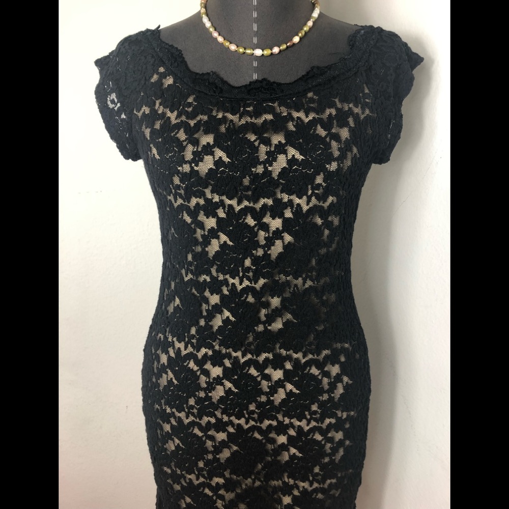 Lace Bodycon Dress By Avec